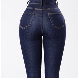 Dark Wash Skinny Jeans 💙